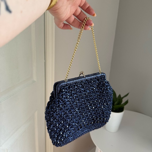 Vintage 1960s navy blue beaded raffia clutch bag with gold chain wristlet strap - Picture 2 of 3
